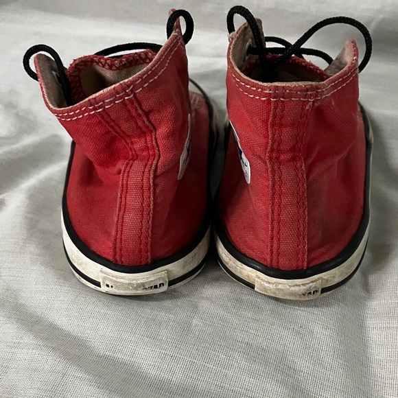 Converse toddler size 9 Kids Red Canvas Chuck Taylor All-stars Sneakers - Picture 5 of 16
